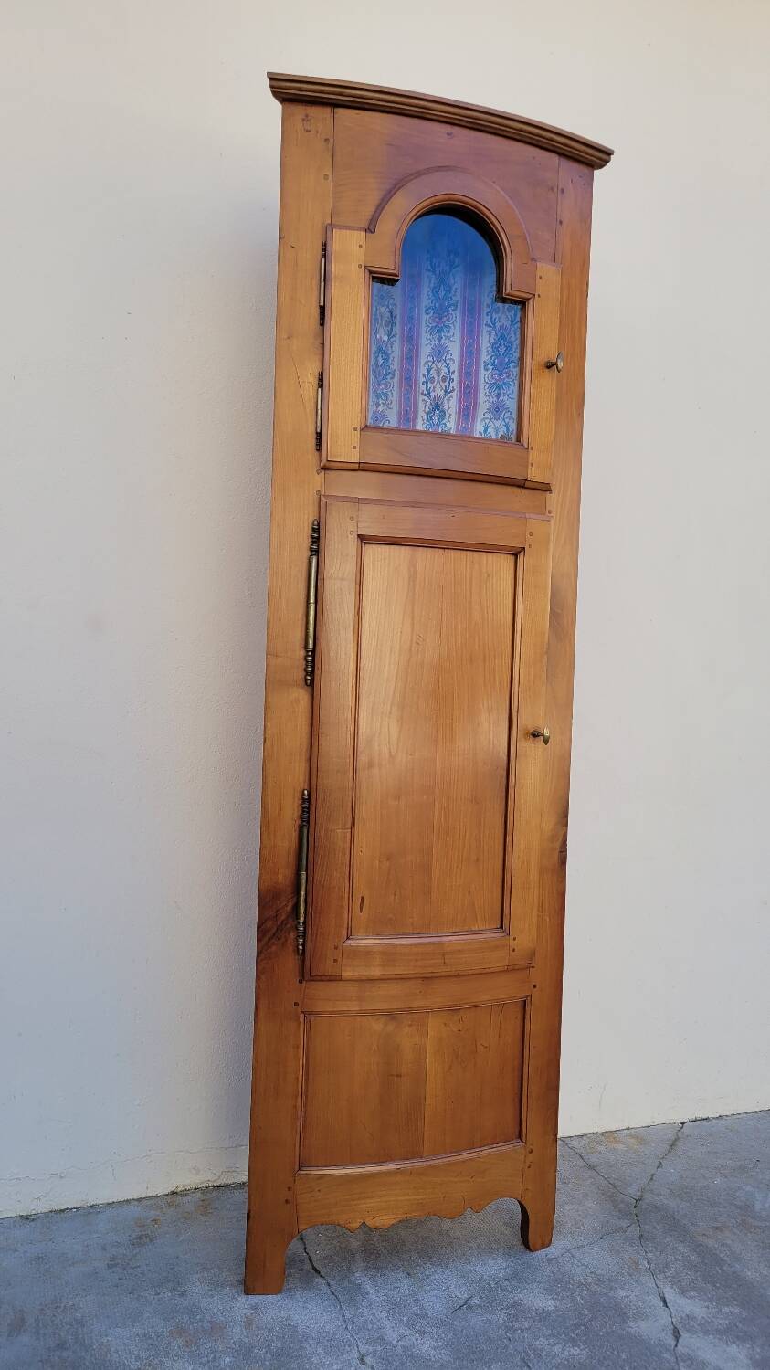 Corner glazed corner cabinet in old cherry wood 1900s