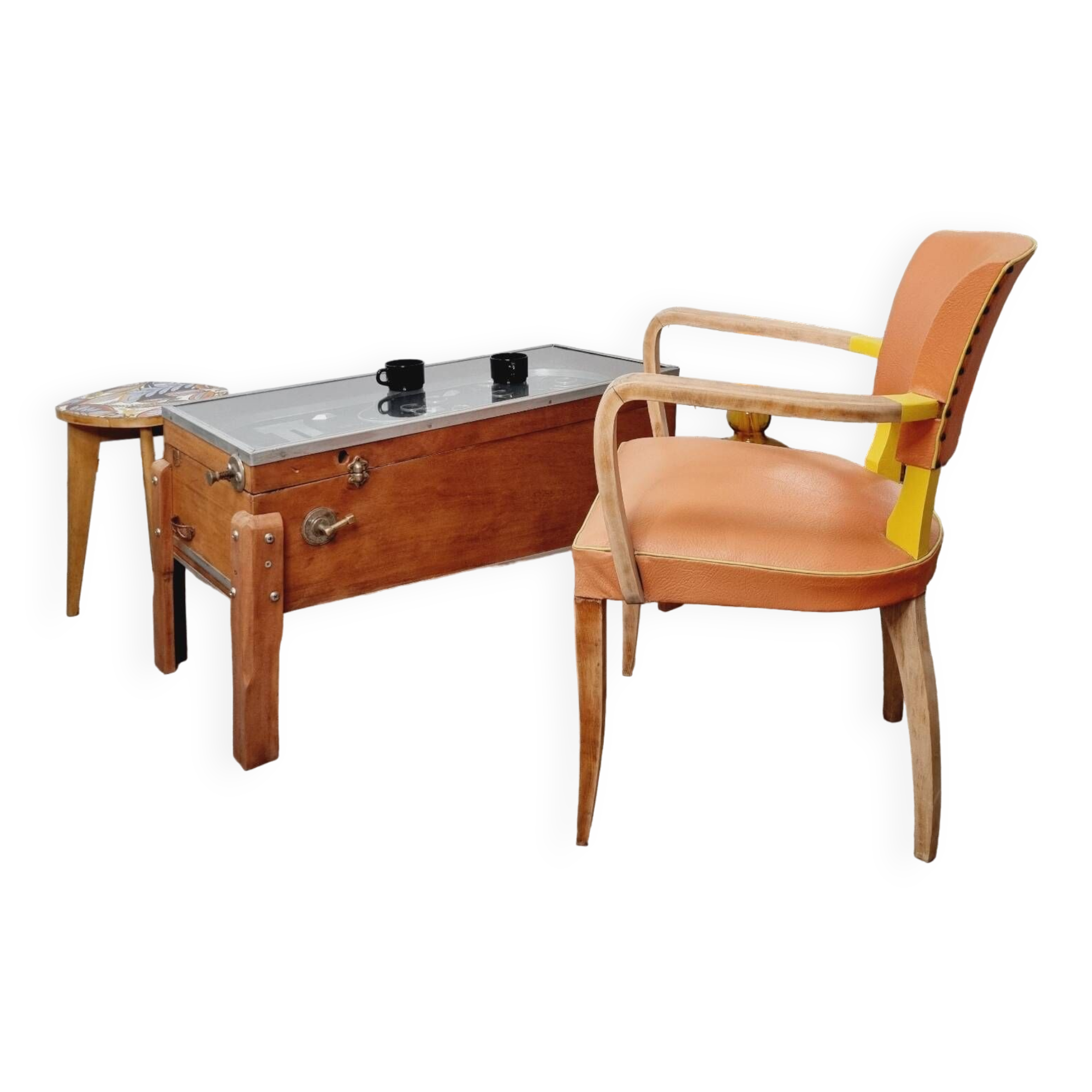 Industrial coffee table & old pinball machine 1900