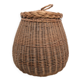 Wicker basket with a bulging belly and lid