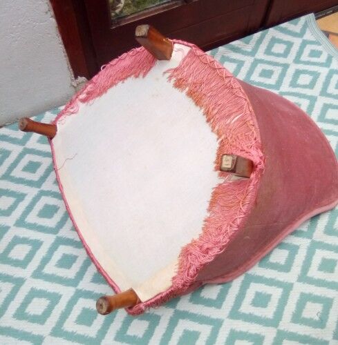 Pink velvet padded toad chair