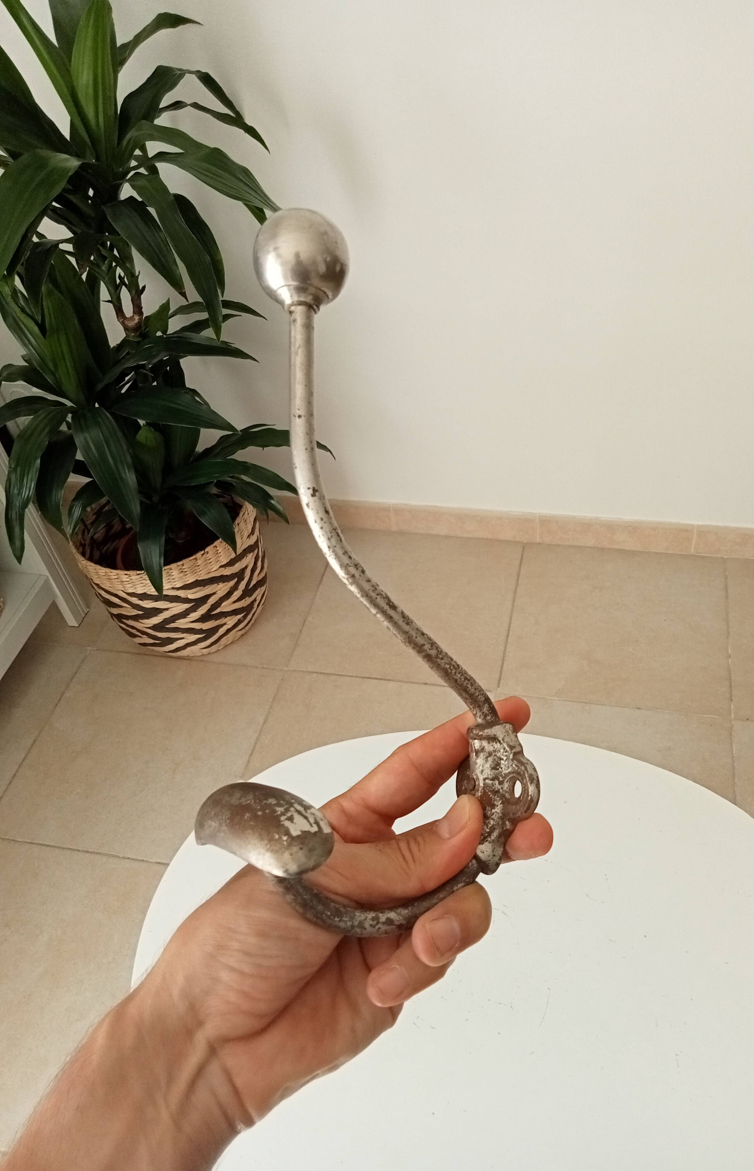 Patère porte manteau mural ancien en acier