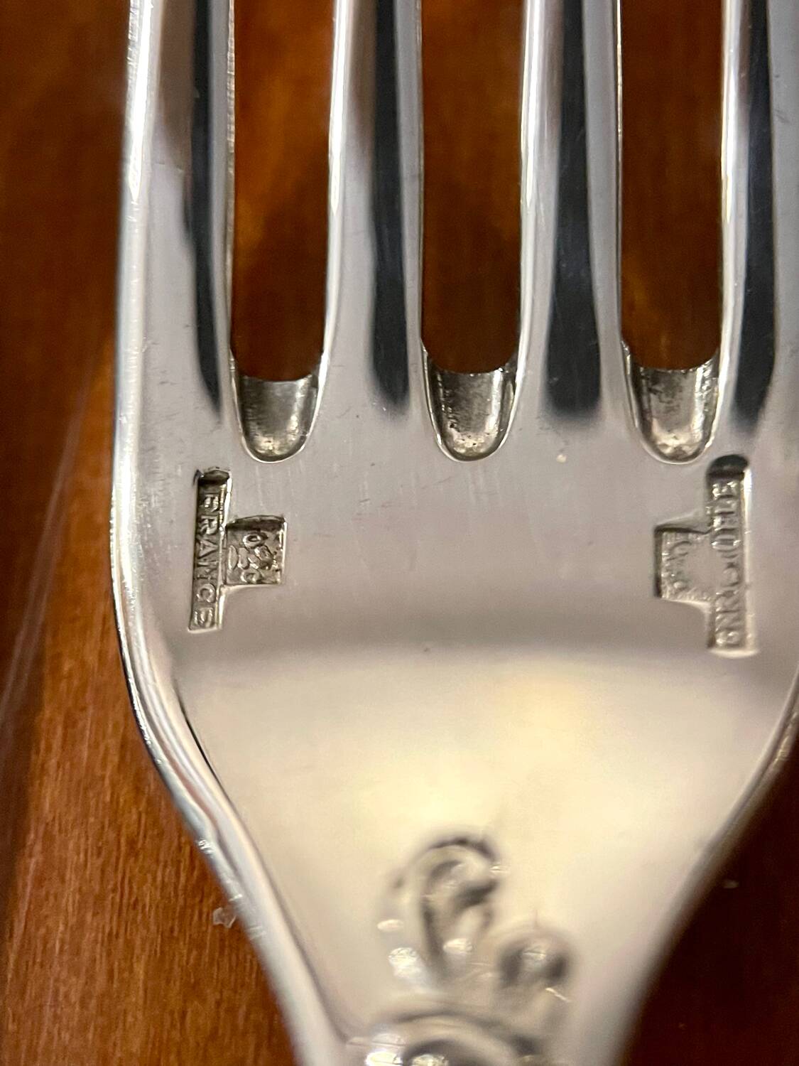 Christofle France, 12 dessert knives and 12 dessert forks in new condition.