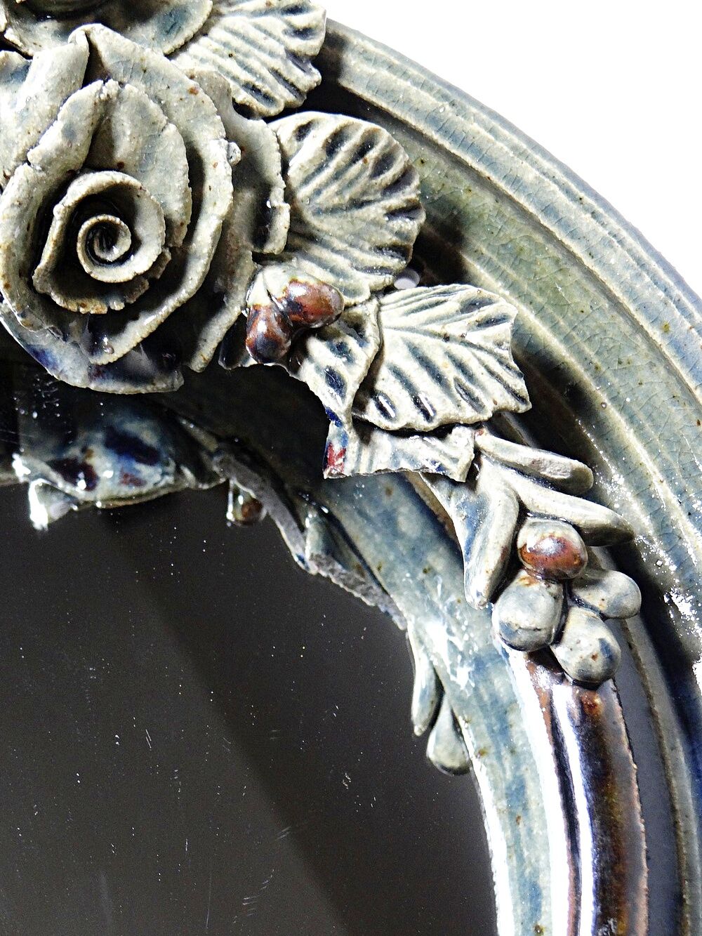 Round wall mirror in blue stoneware La Borne Catido floral decoration 1960 - Accidents