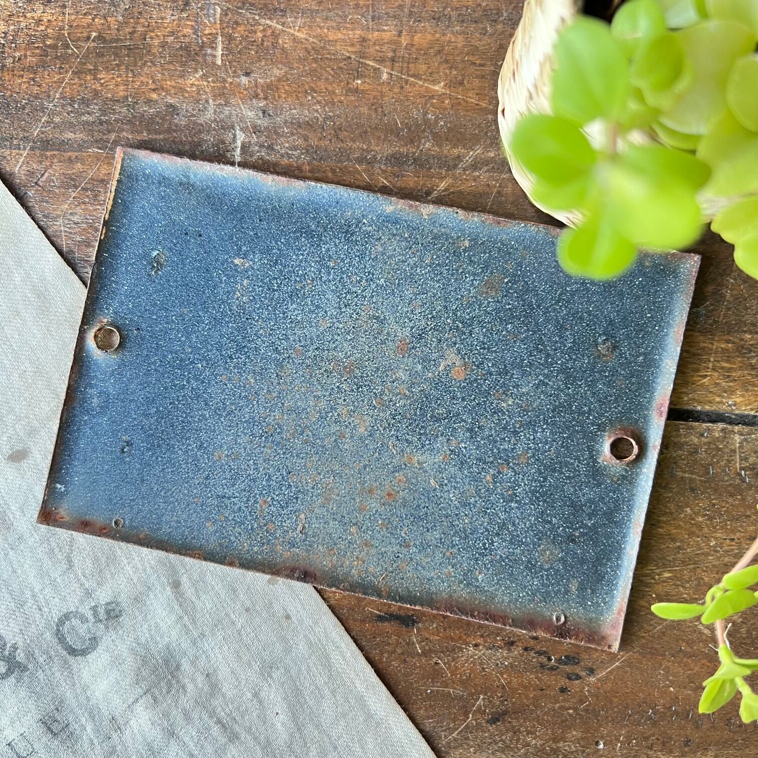 Plaque émaillée bleu "33"