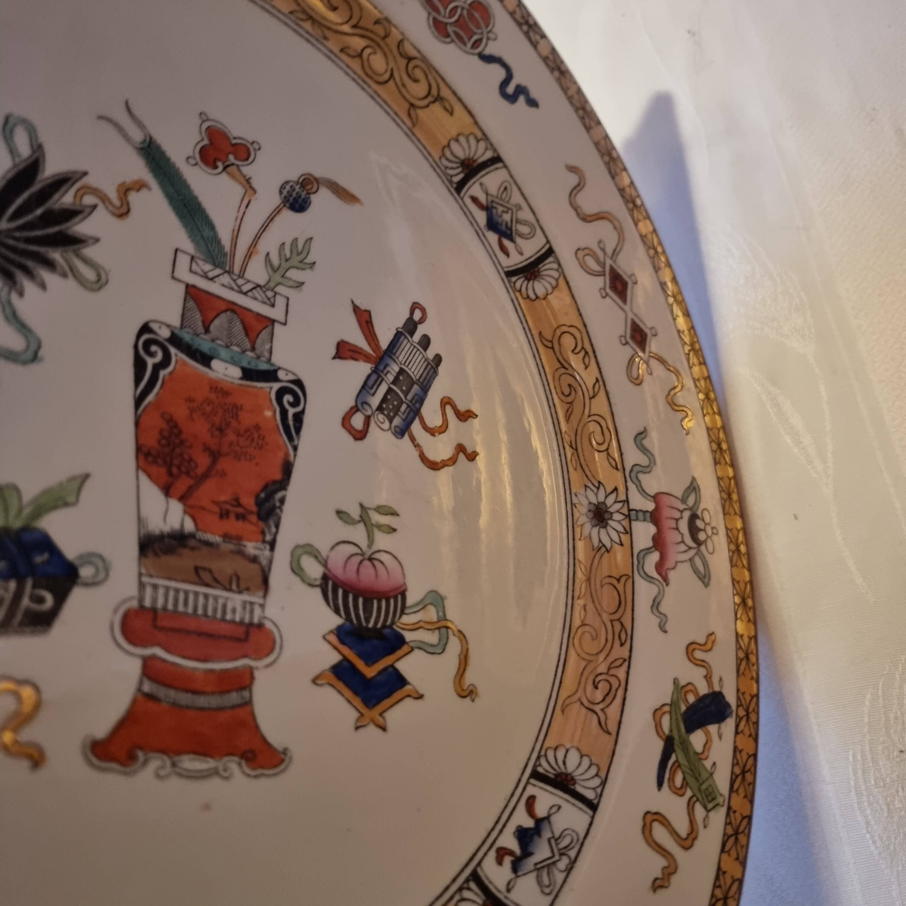 Large antique Maastricht porcelain plate, Japanese style, motif