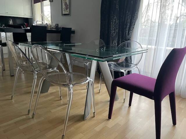 Roche Bobois dining table in glass, model Chronos, extendable.