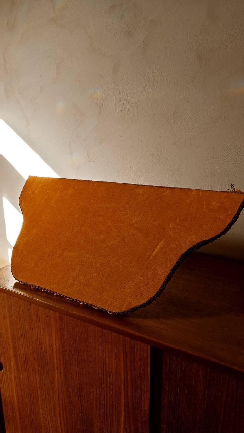 Console gainée de velours à suspendre