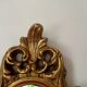 Miroir rocaille en résine dorée