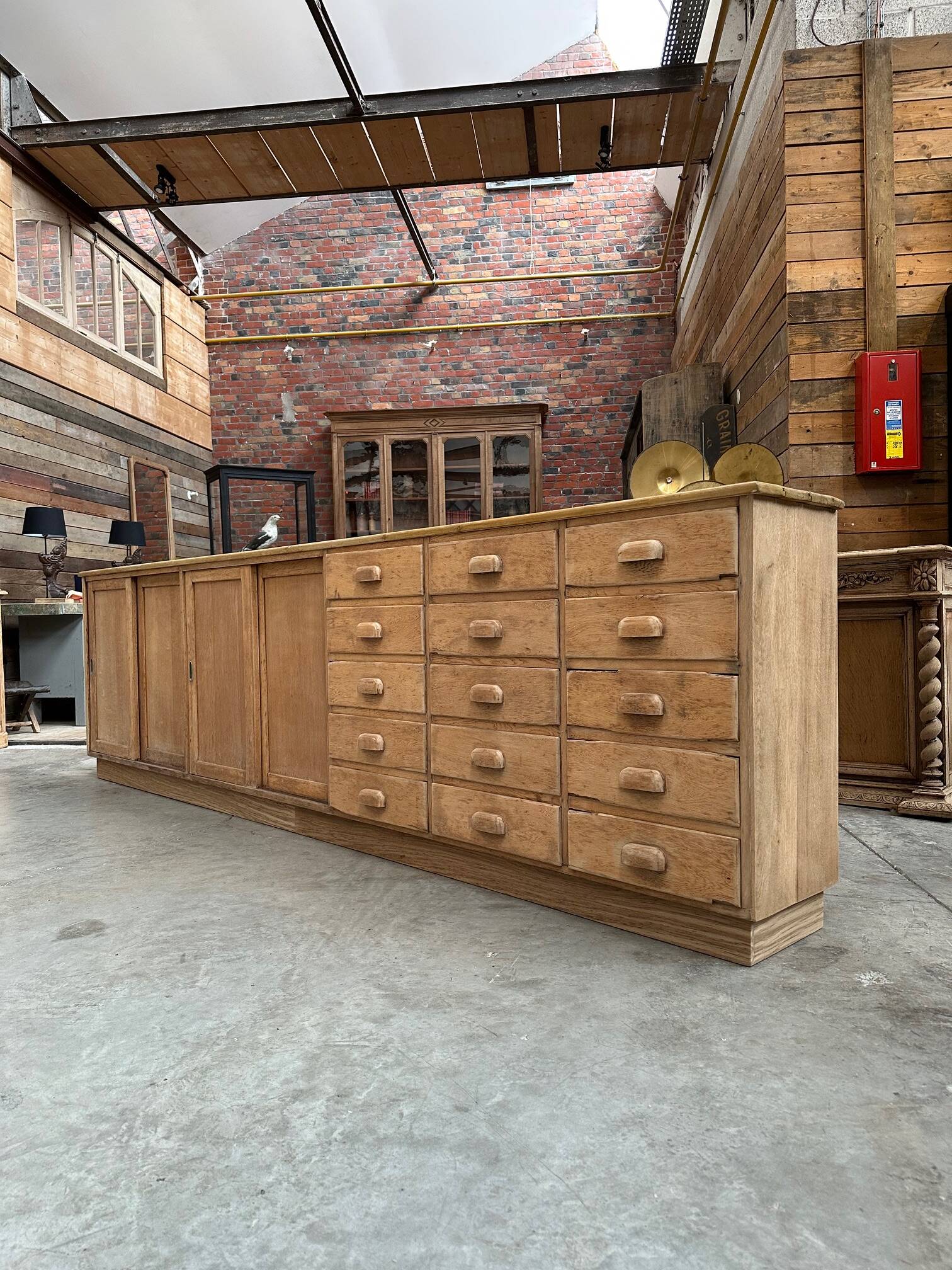 Immense meuble de métier en chêne massif