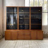 Mahey bookcase in elm and XXL brass