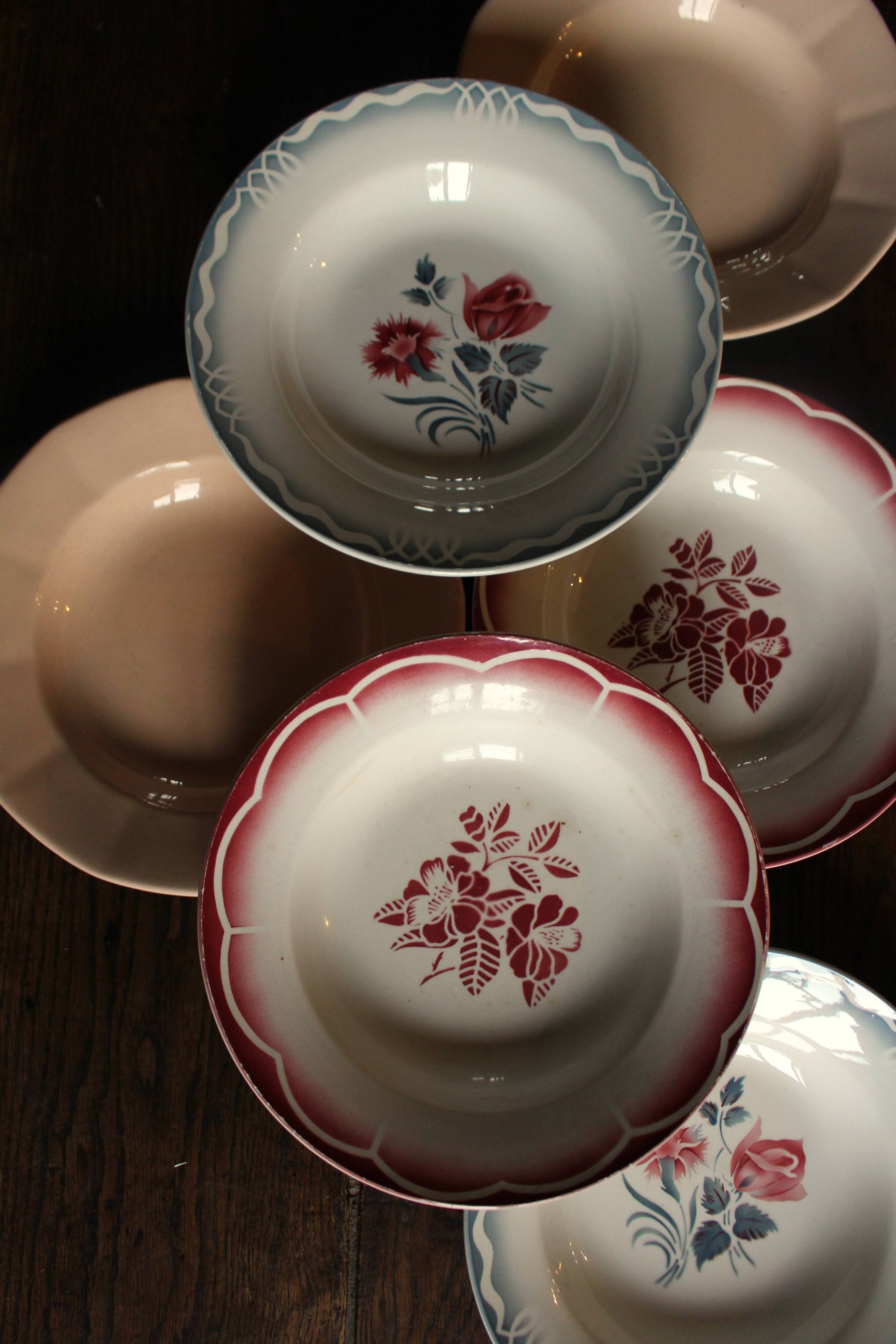 6 mismatched soup plates Digoin Sarreguemines red blue pink