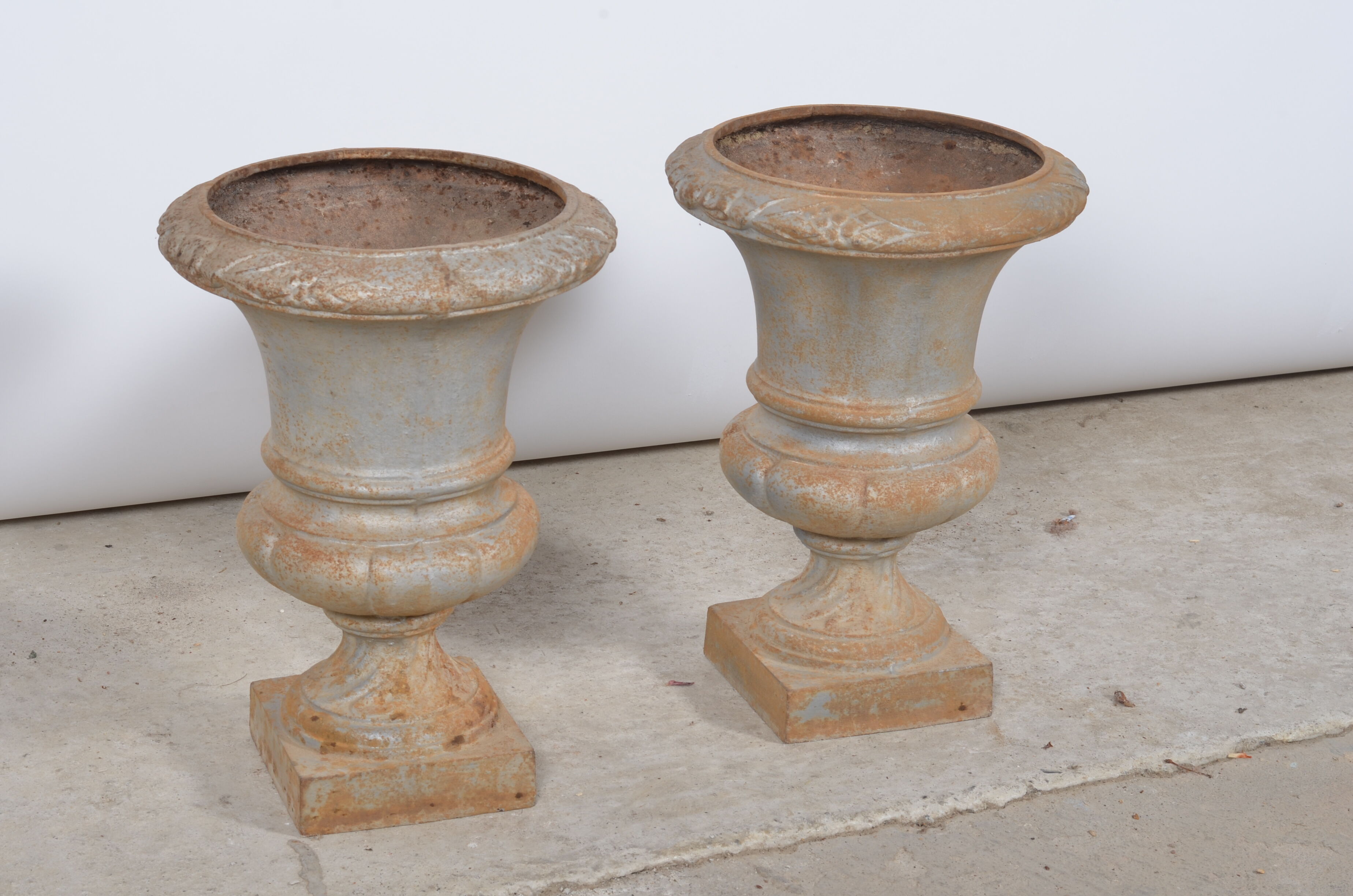 Paire de vases Médicis en fonte