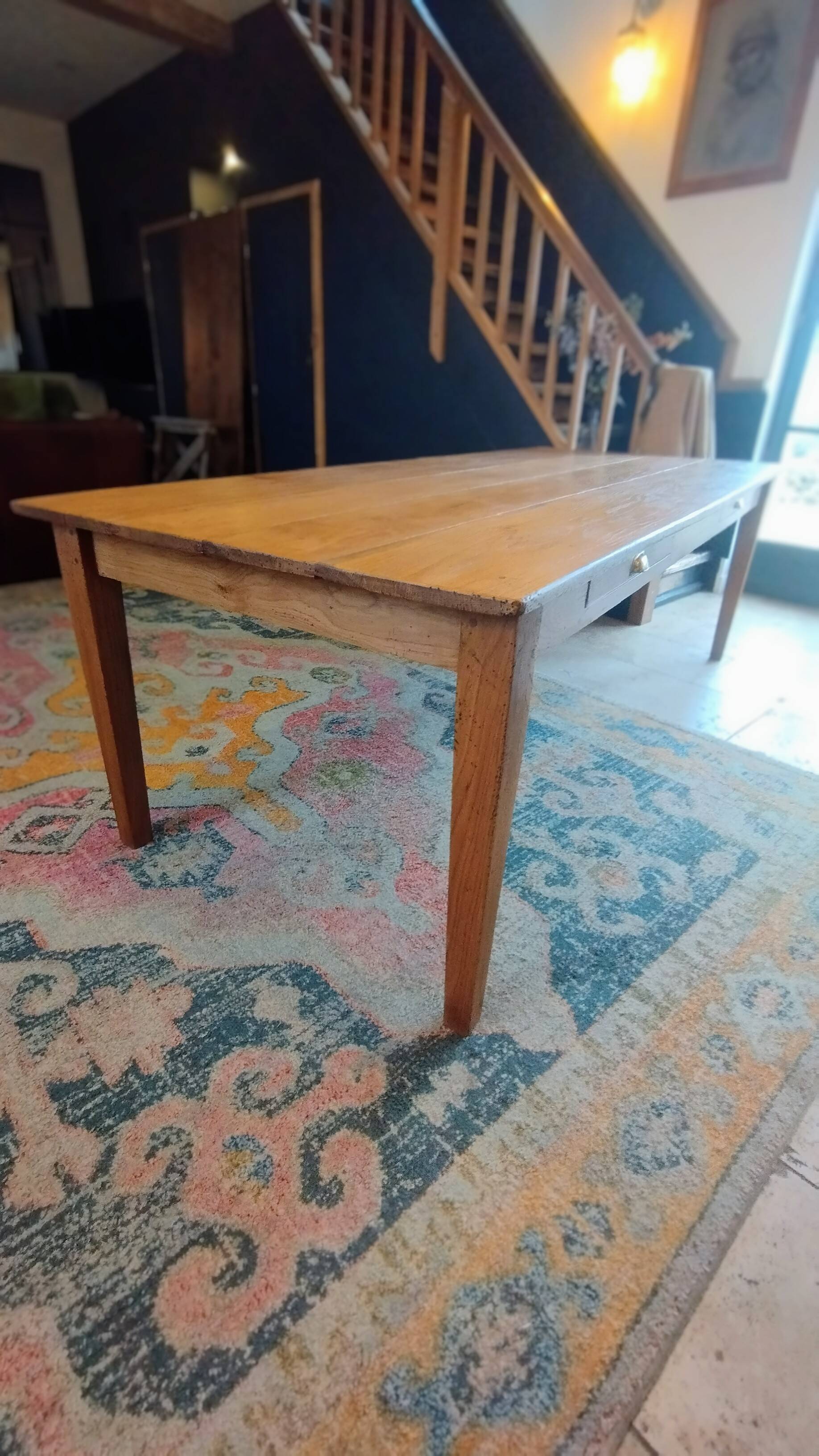 Table de ferme en chêne massif Français.240 x100 patiné avec deux tiroirs.