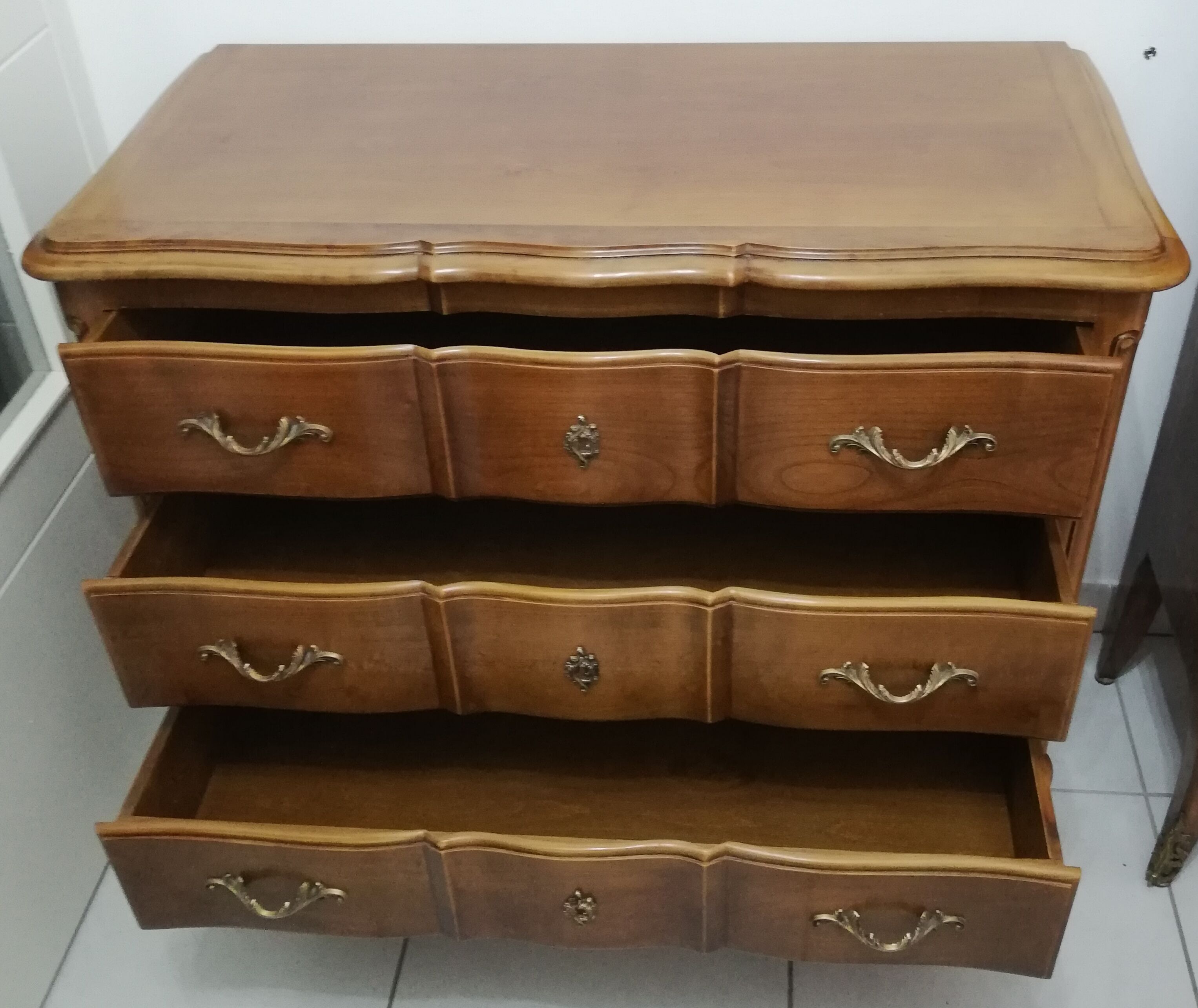 Chest of drawers crossbow in cherry tree