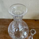 Carafe ancienne en verre moulé