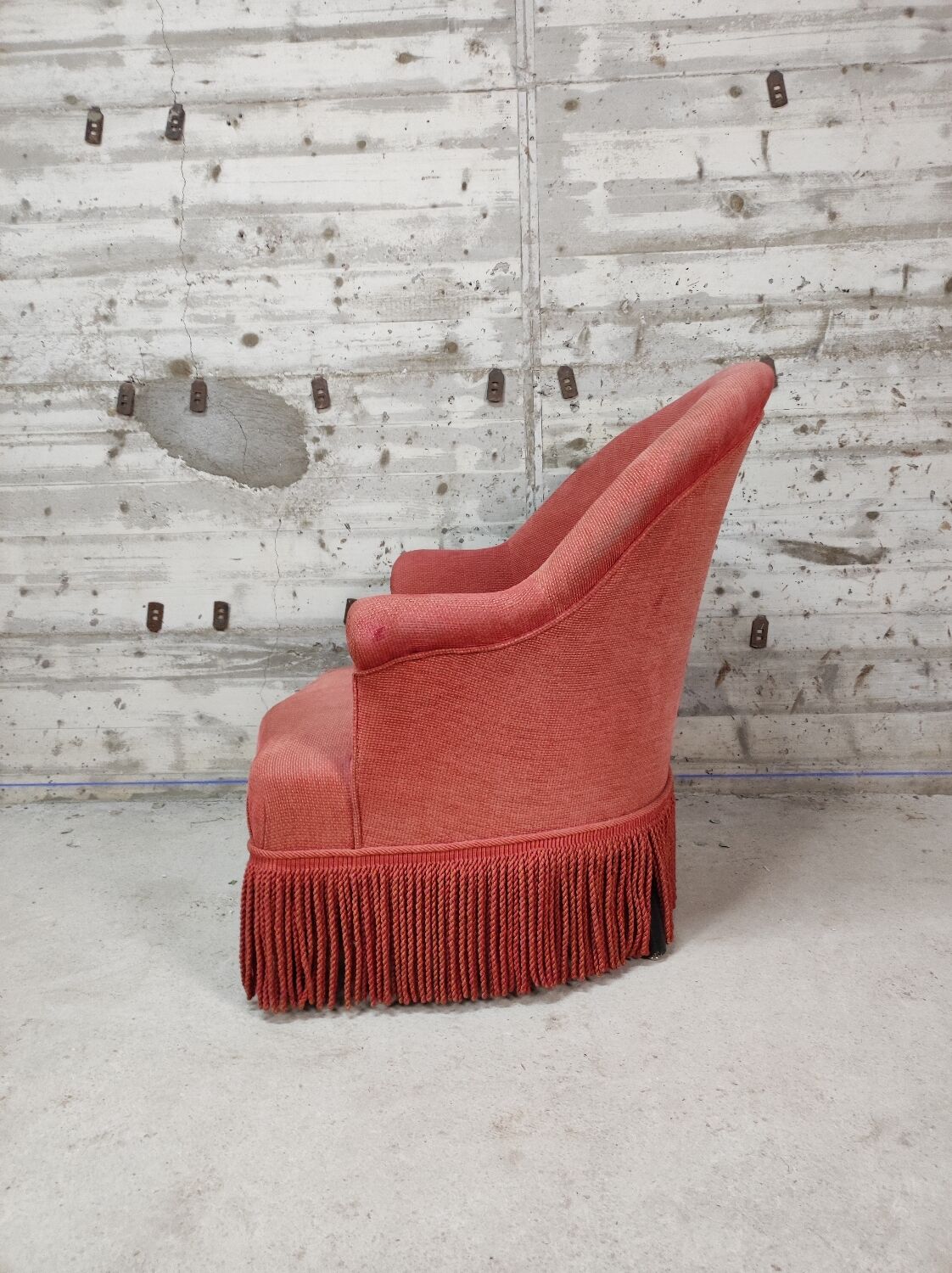 Pink toad armchair