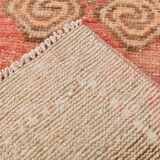 Tapis Couloir Vintage Turc, Rouge Corail, Brun Camel & Beige Géométrique