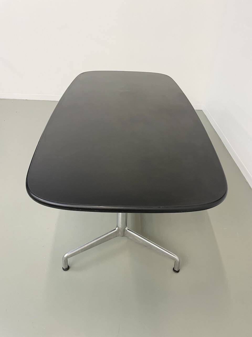 Giancarlo Piretti conference table