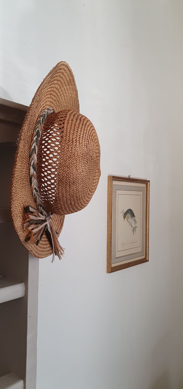 Thin straw hat and rafia