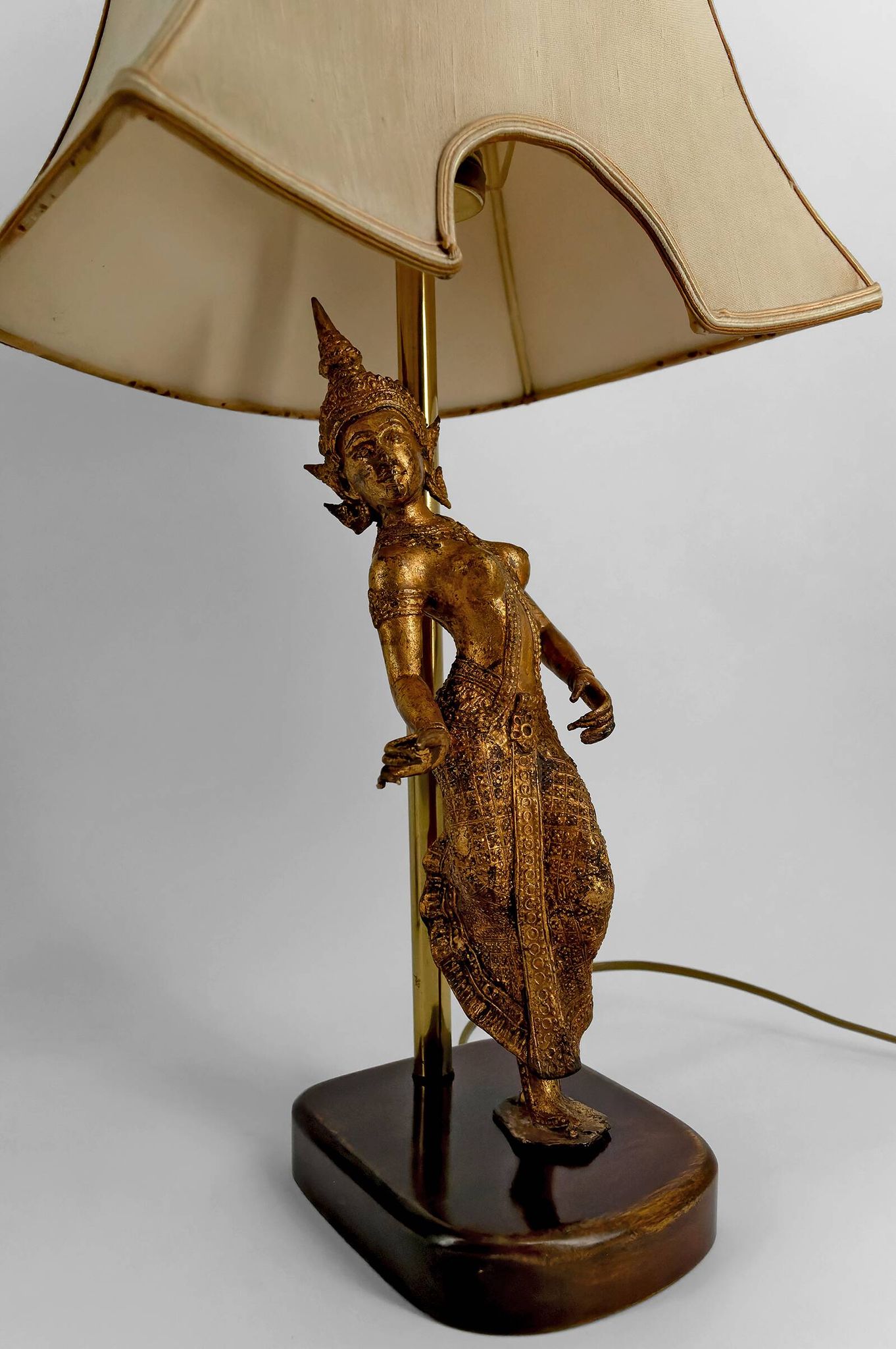 Paire de Lampes Sculpturales en Bronze Doré, Danseuses Thaïs, XXe