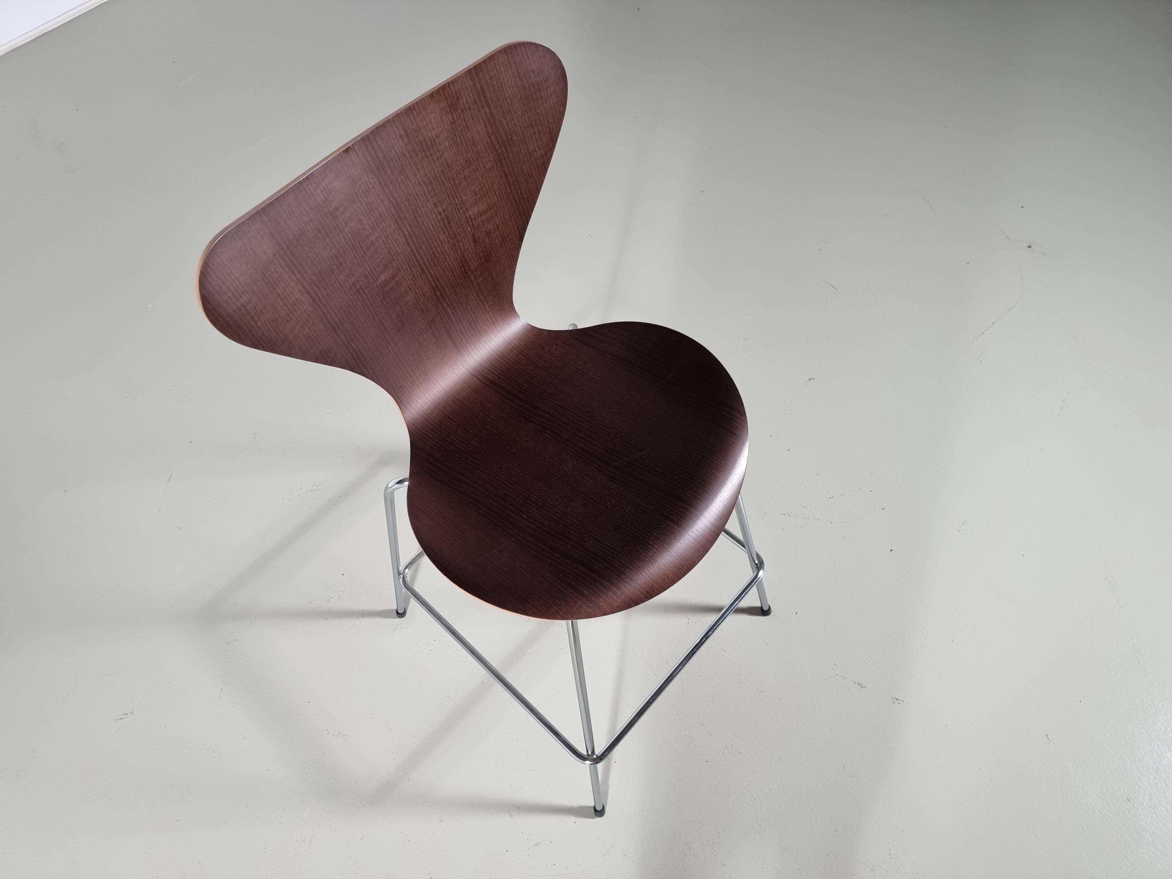 Set of 4 brown oak plywood bar stools by Fritz Hansen Series 7 by Arne Jacobsen.