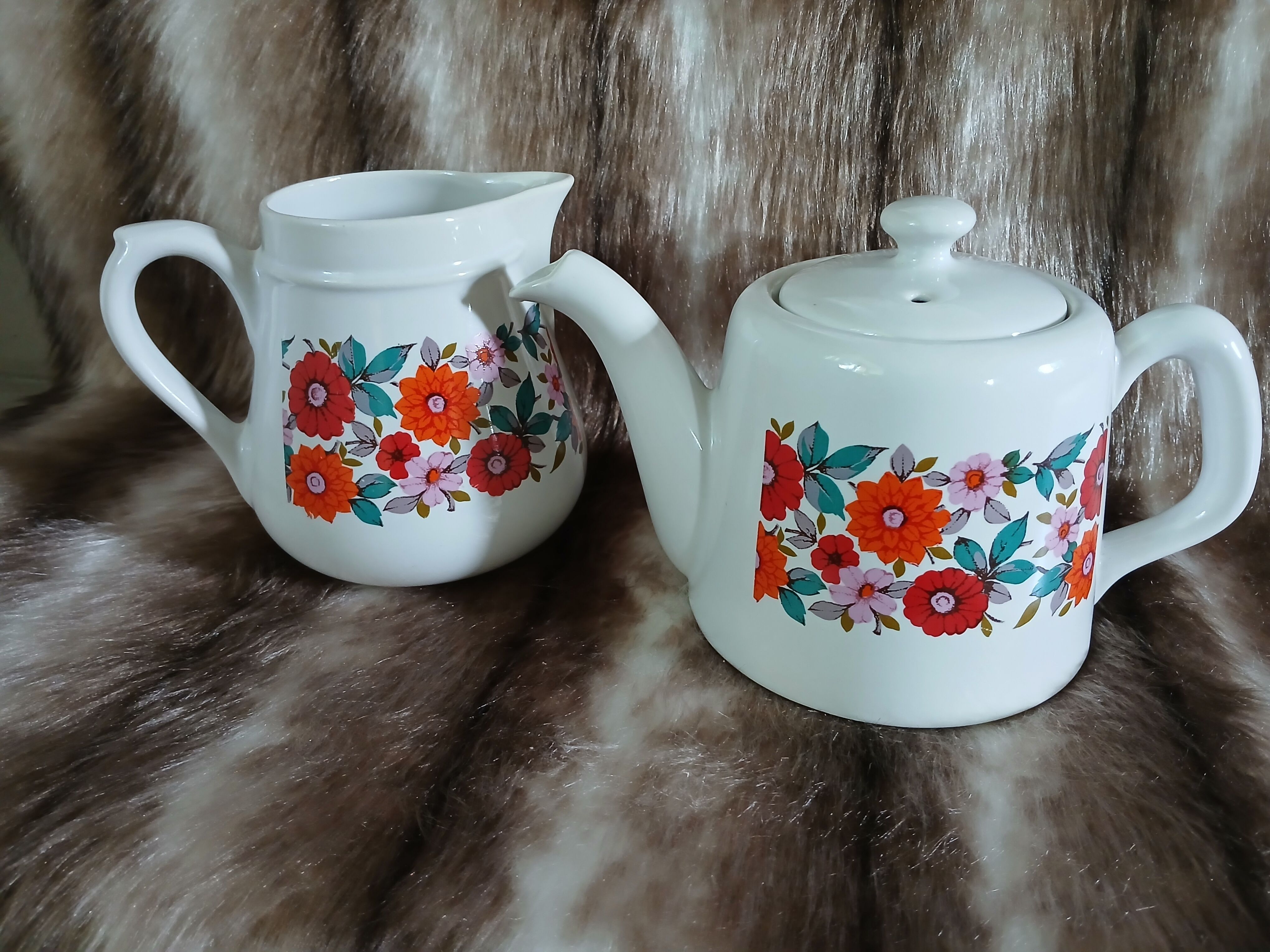 Vintage coffee pot + milk jug