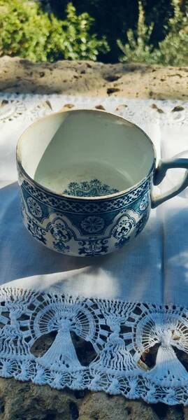 Chocolate cup made of earthenware.