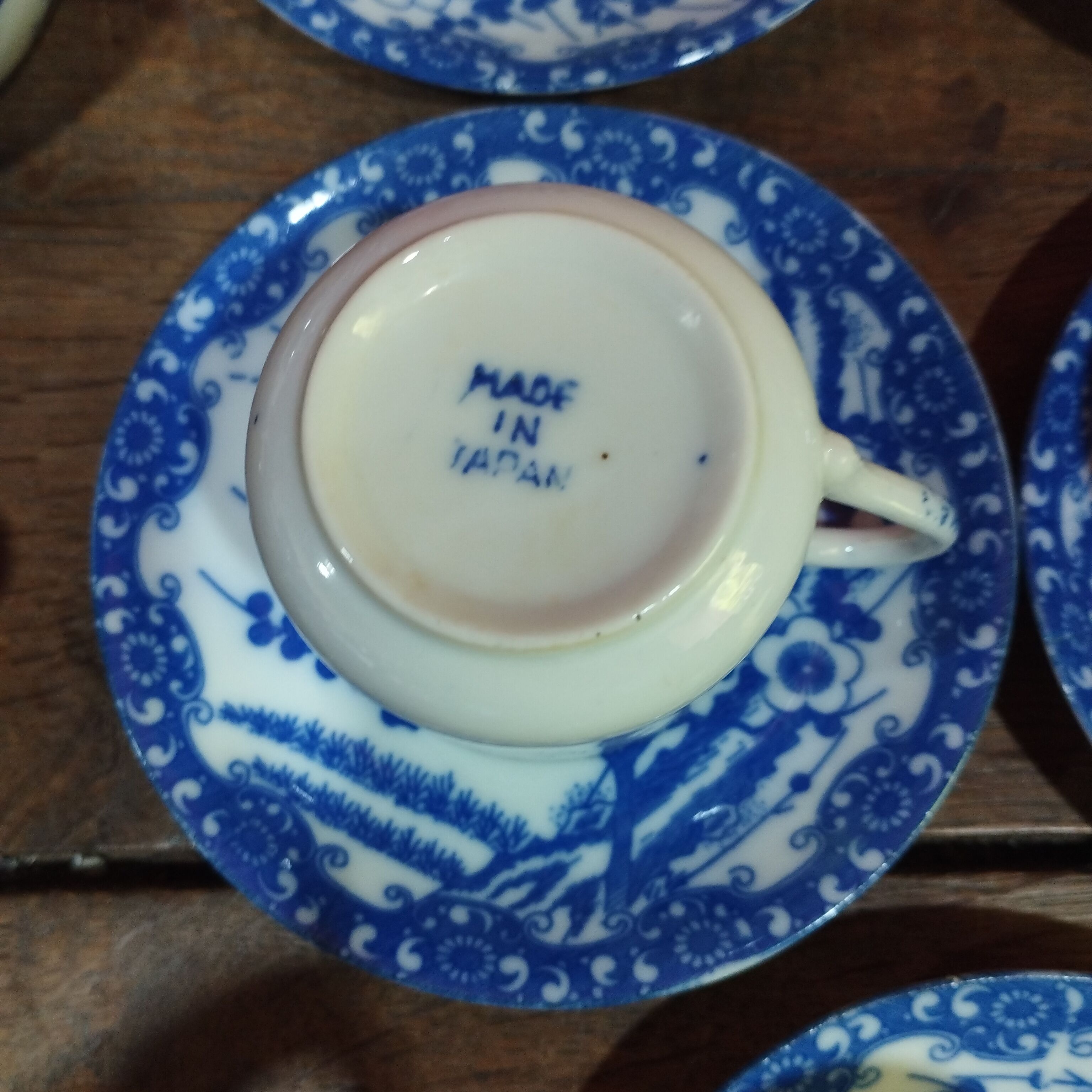 Japanese tea set consisting of 16 pieces in blue porcelain - floral motif