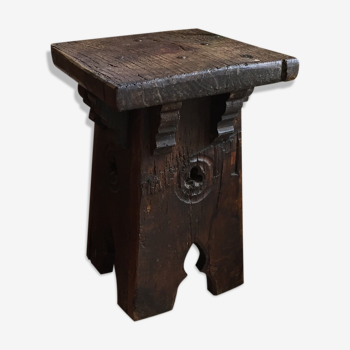 Tabouret en chêne massif style gothique