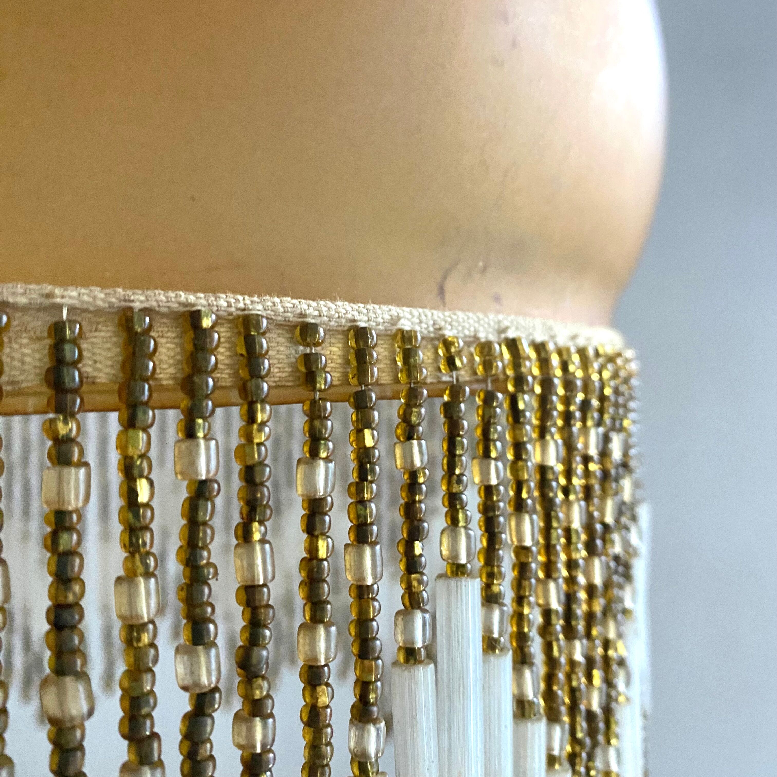 Amber polished glass and pearl suspension