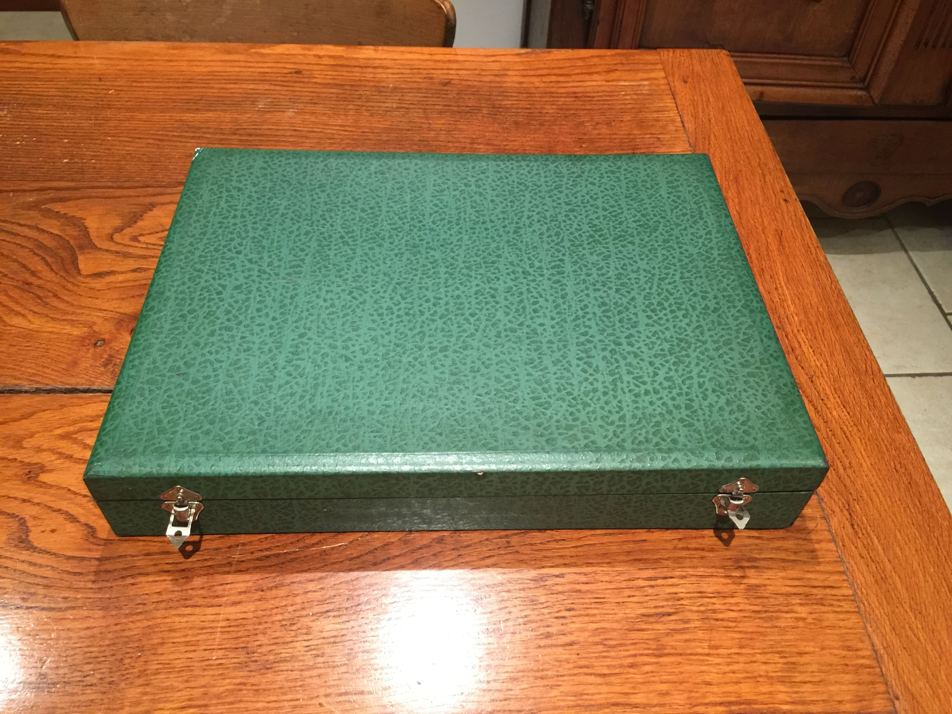 Housewife ercuis in silver metal