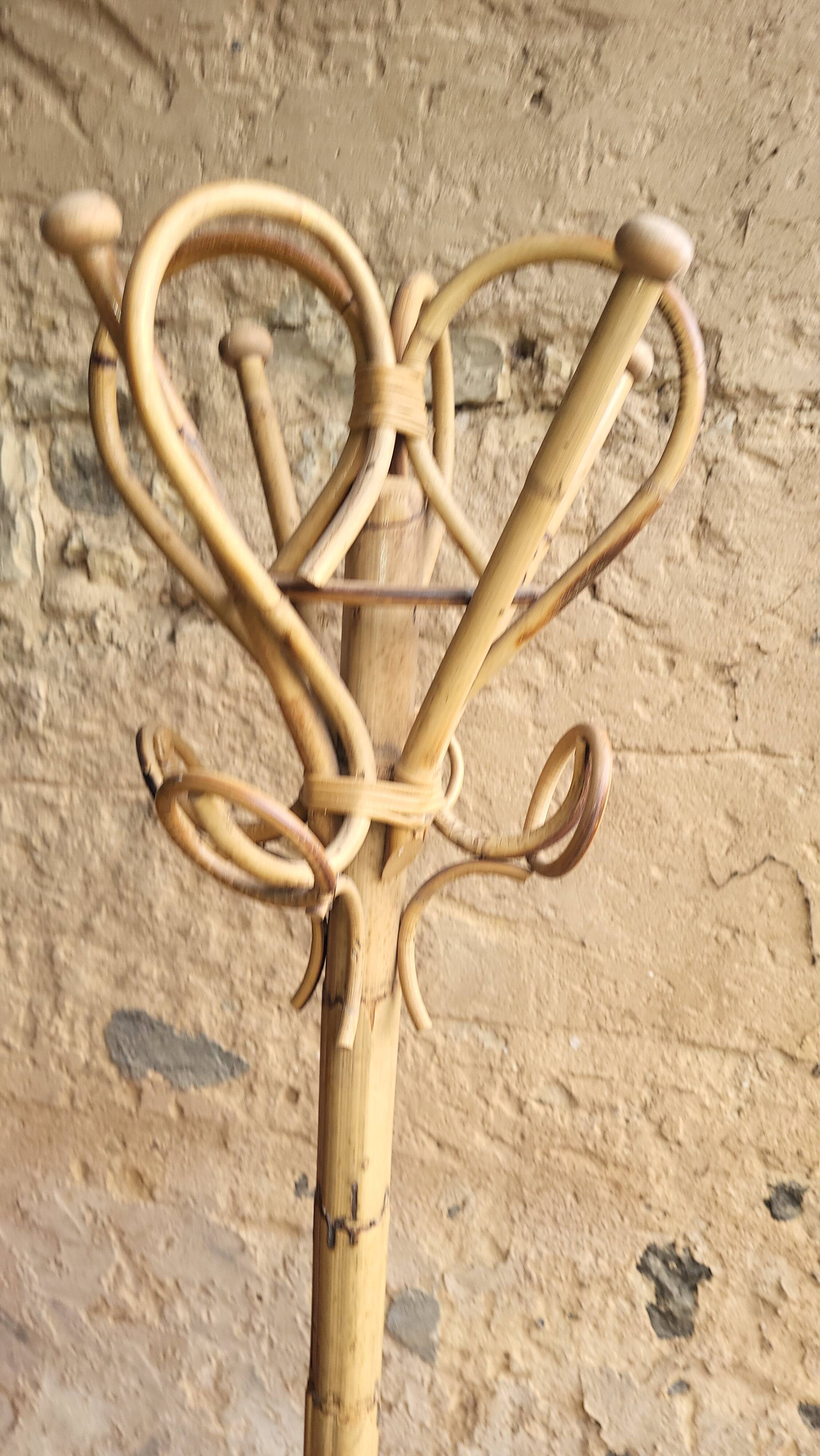 Porte manteaux perroquet en rotin