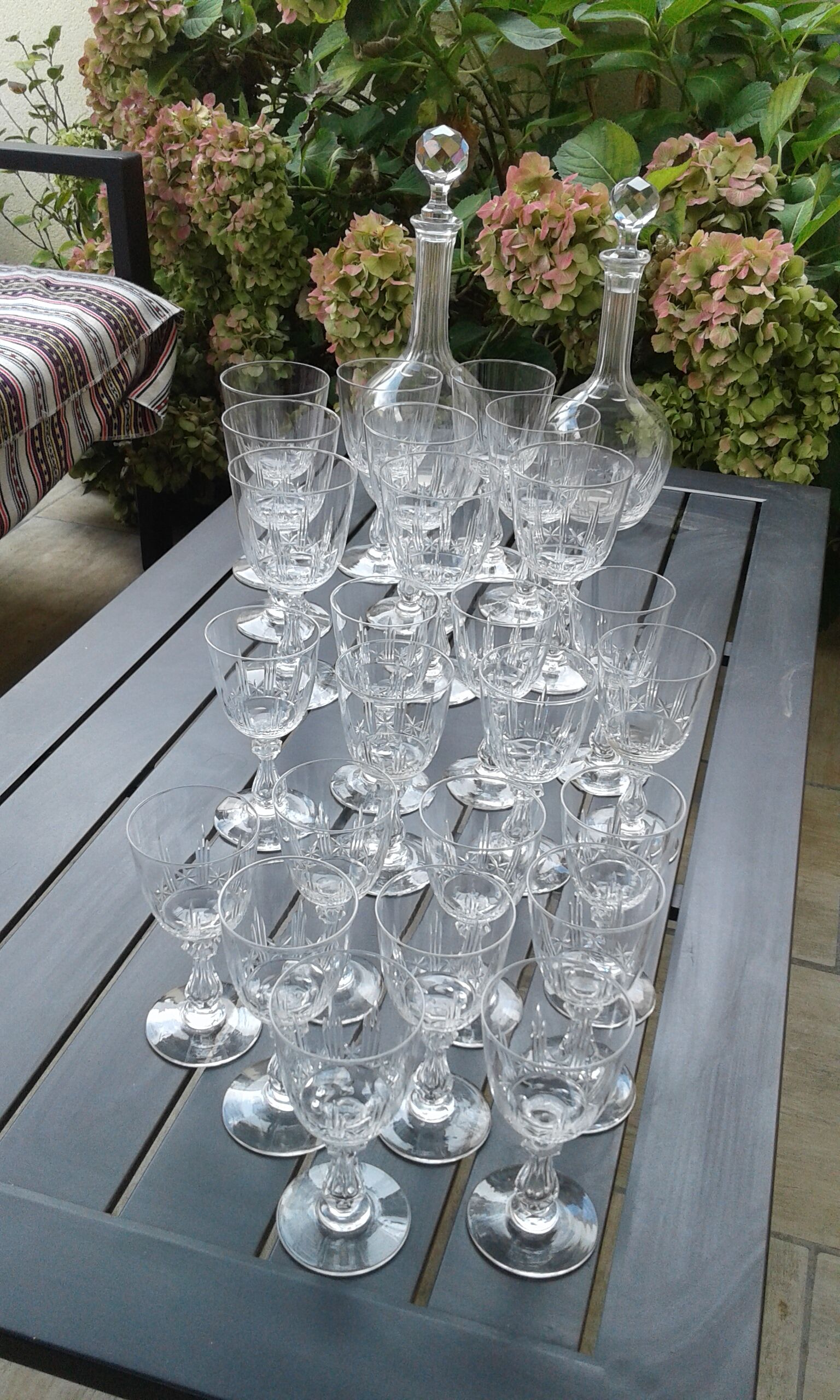 Service 25 glasses and 2 carafe in crystal