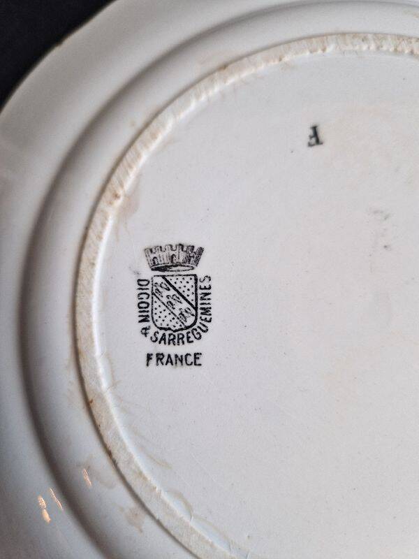 Set of 8 "Month" ceramic talking plates Digoin Sarreguemines