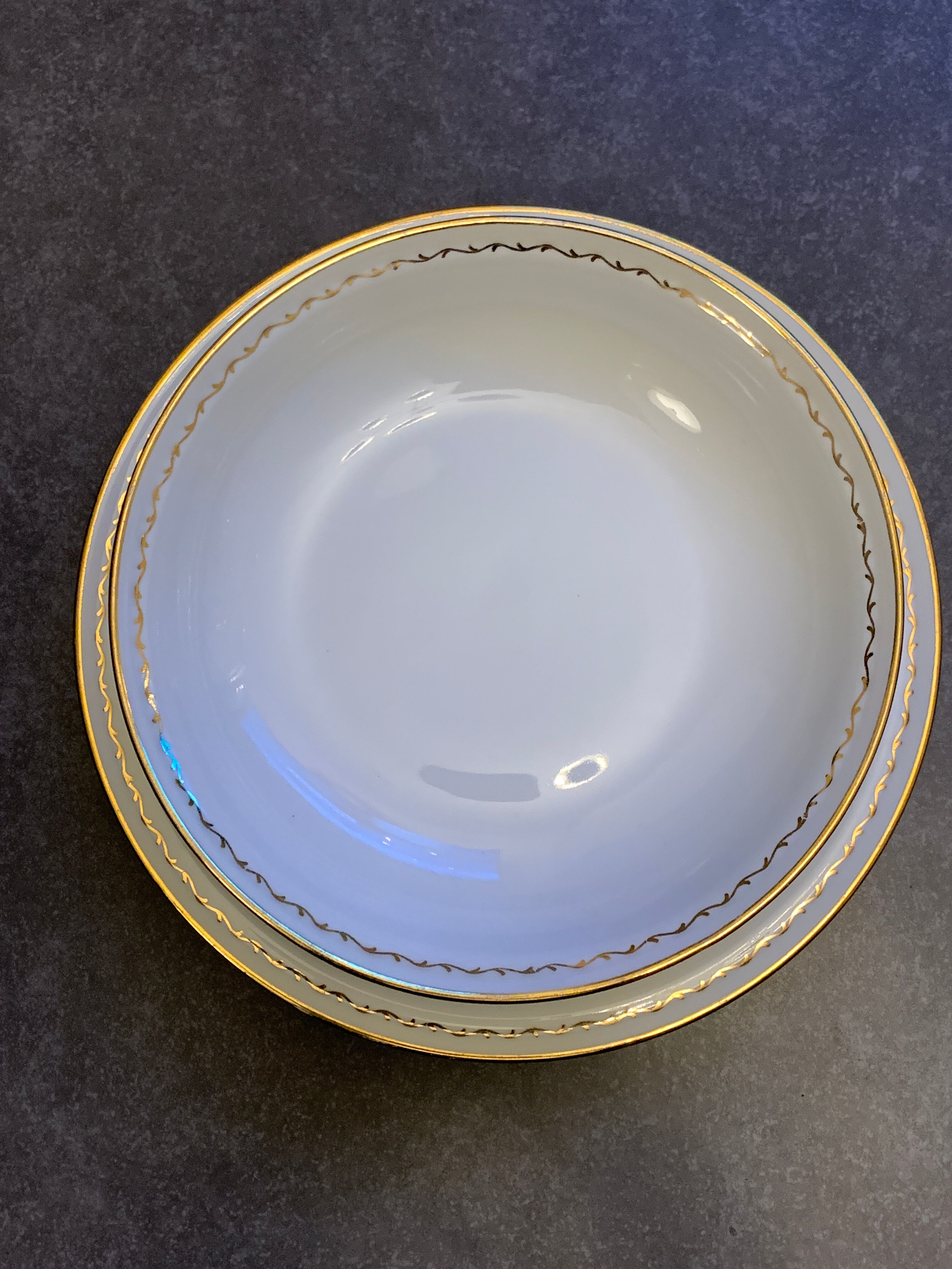 12 flat porcelain plates from Chartres sur Cher, Tiffonnet et Cie