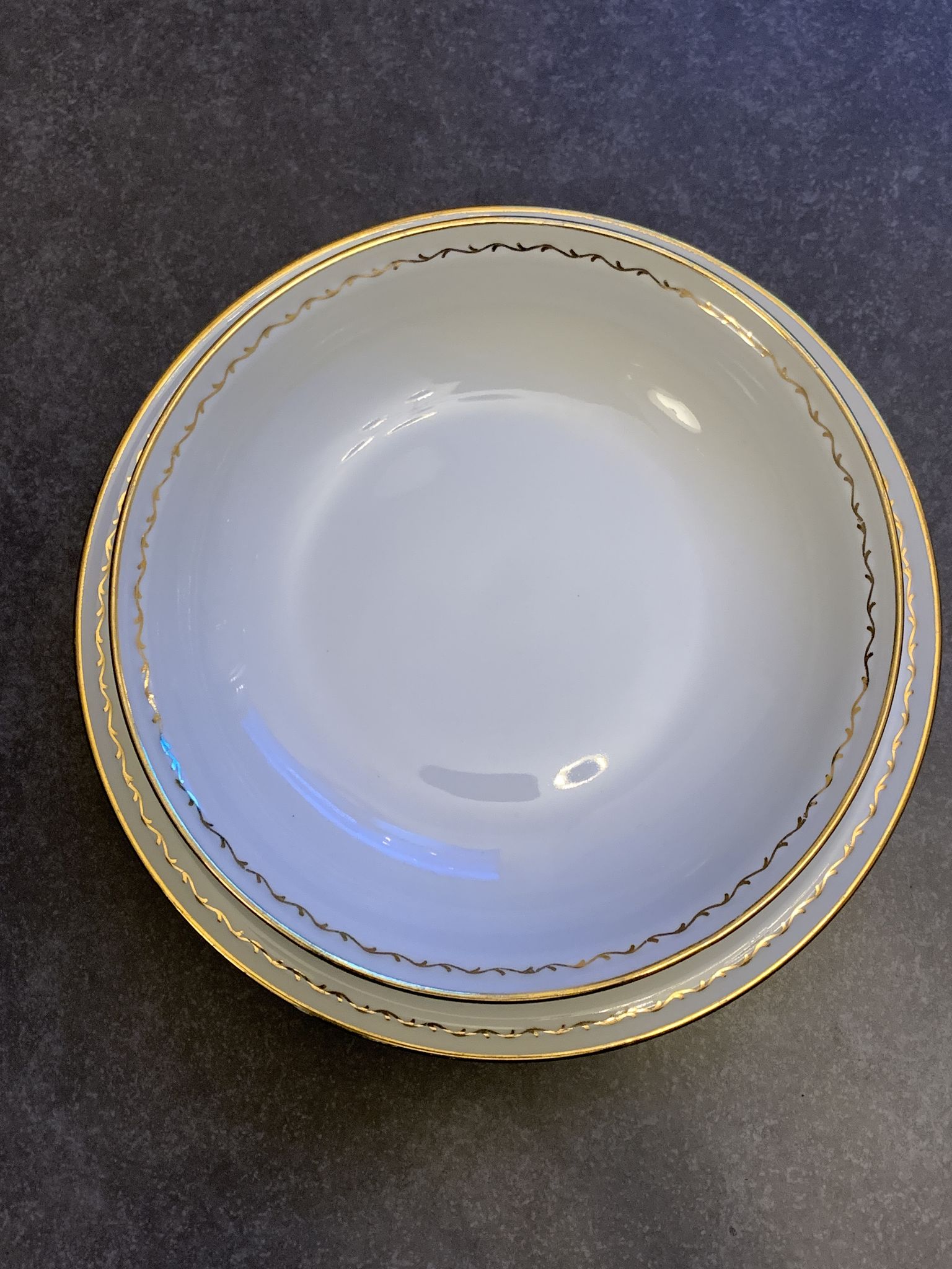 12 assiettes plates en porcelaine de Chartres sur Cher, Tiffonnet et Cie