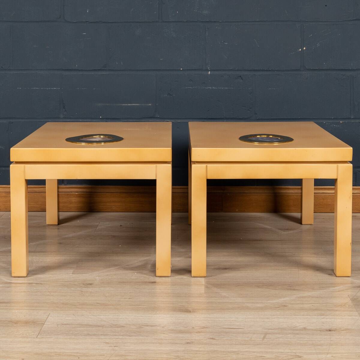Une paire de tables d'appoint en bois laqué belge et en agate par willy daro c.1970