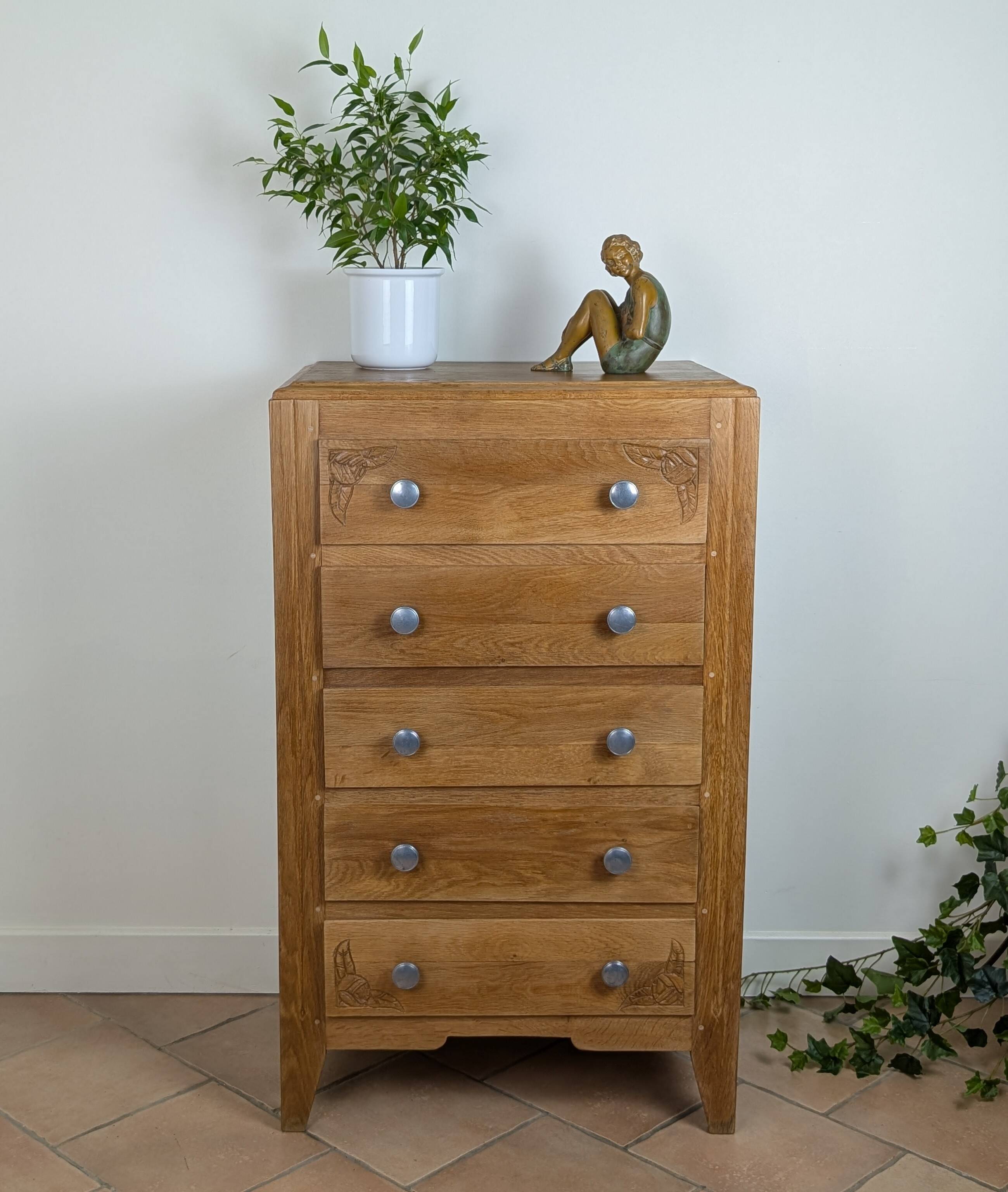 Chest of drawers