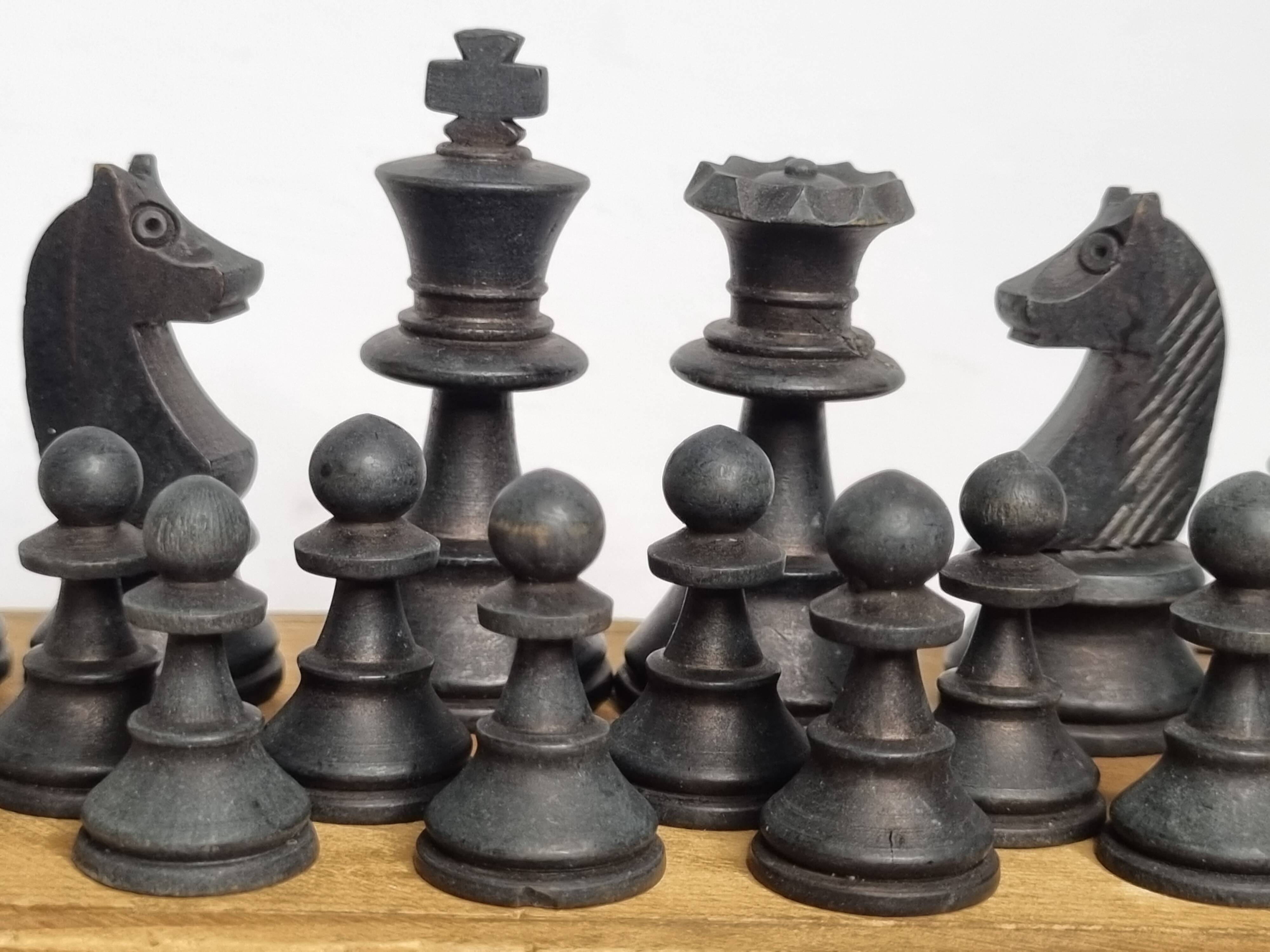 Antique Staunton Design Chess Set - Turned Wood Pieces (King 6cm)