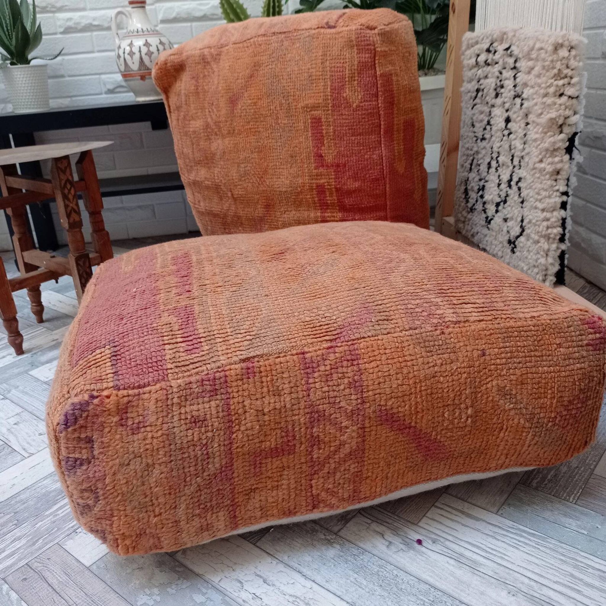 Handmade Berber pouf in wool 60 X 60 X 20 CM