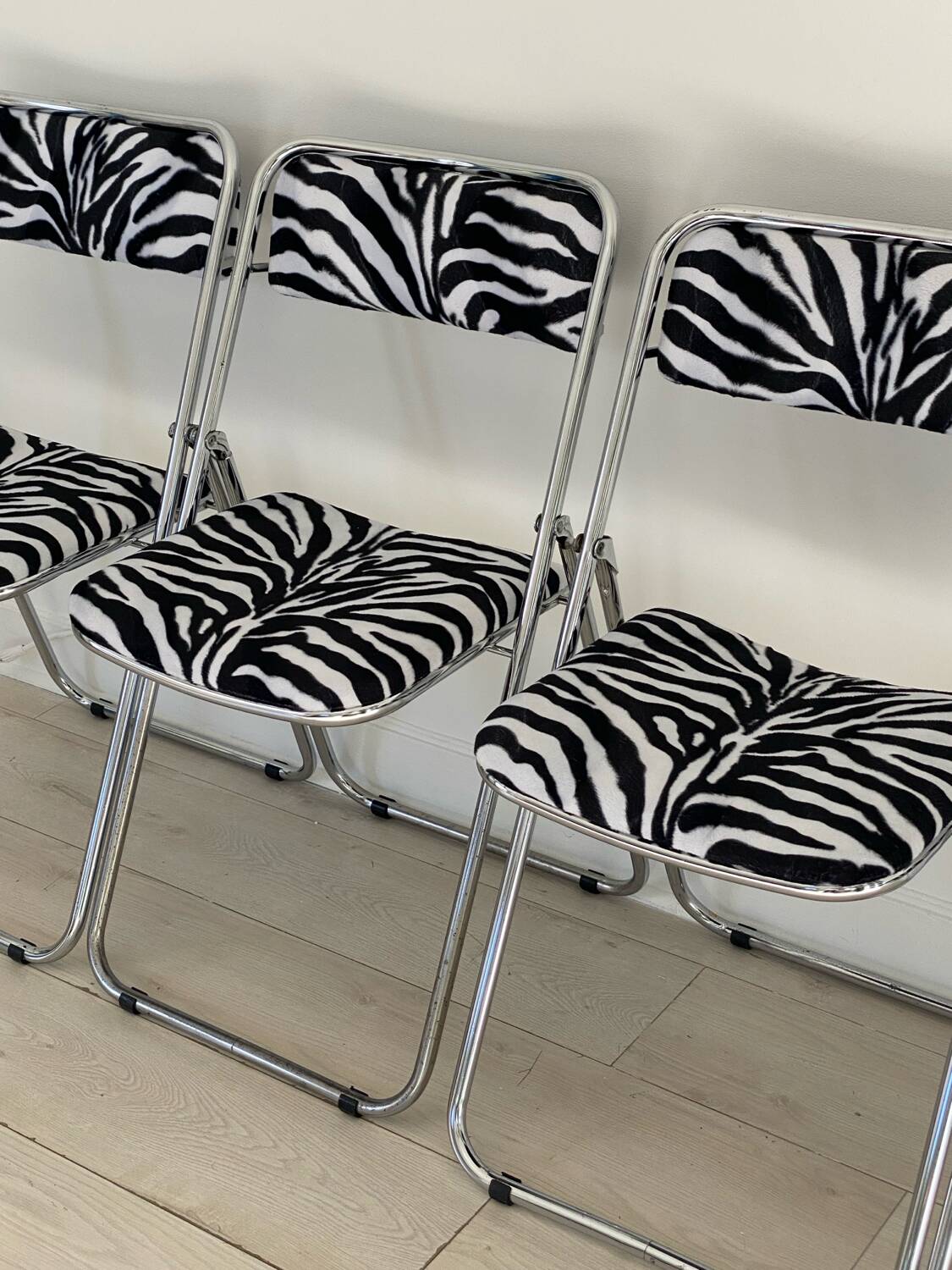 6 folding chairs in metal and zebra-patterned fabric, 1970s