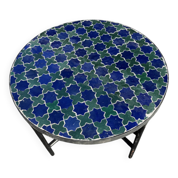 Table basse ronde en zellige bleu et vert – mosaïque artisanale marocaine