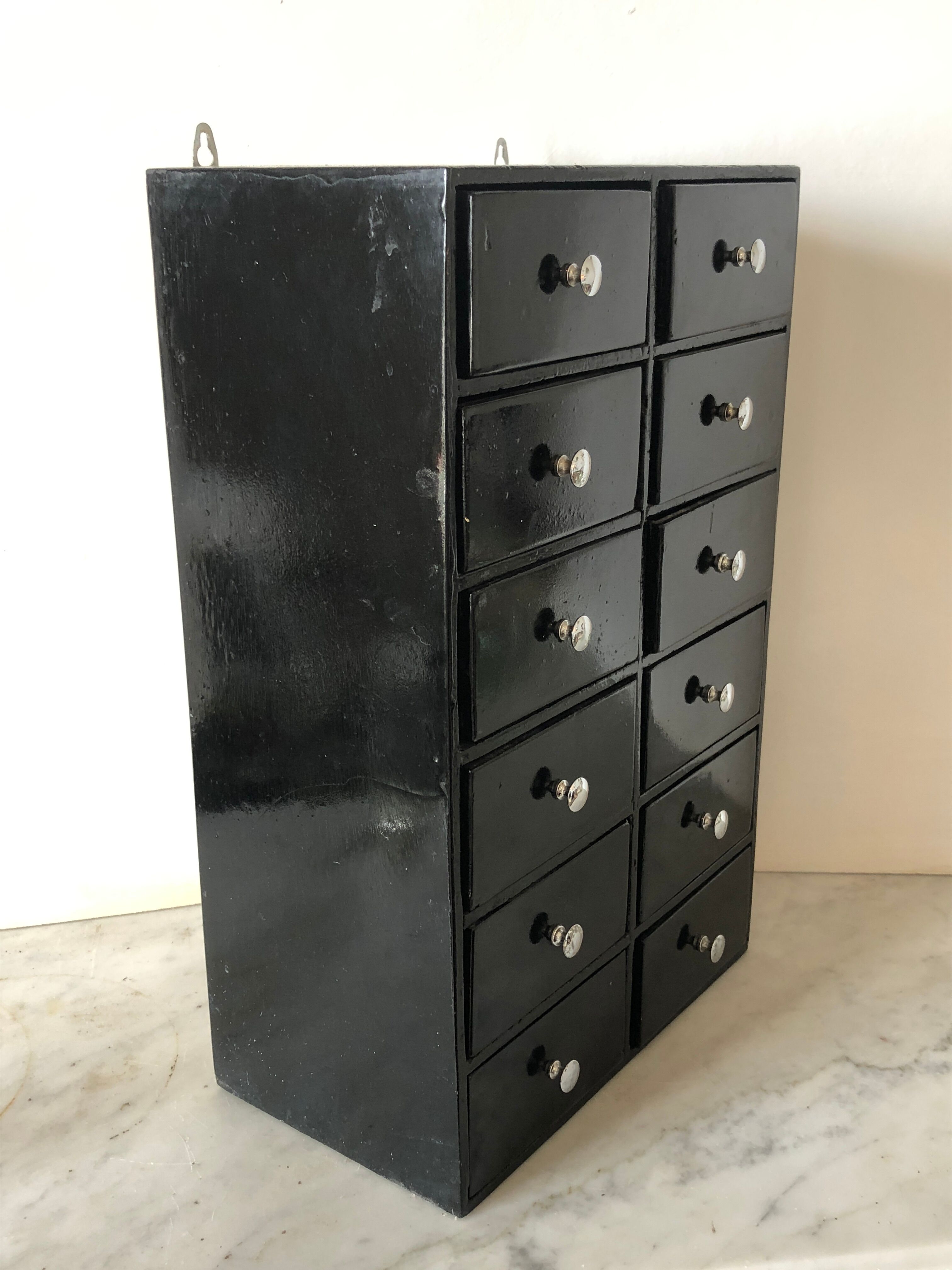 Drawer cabinet