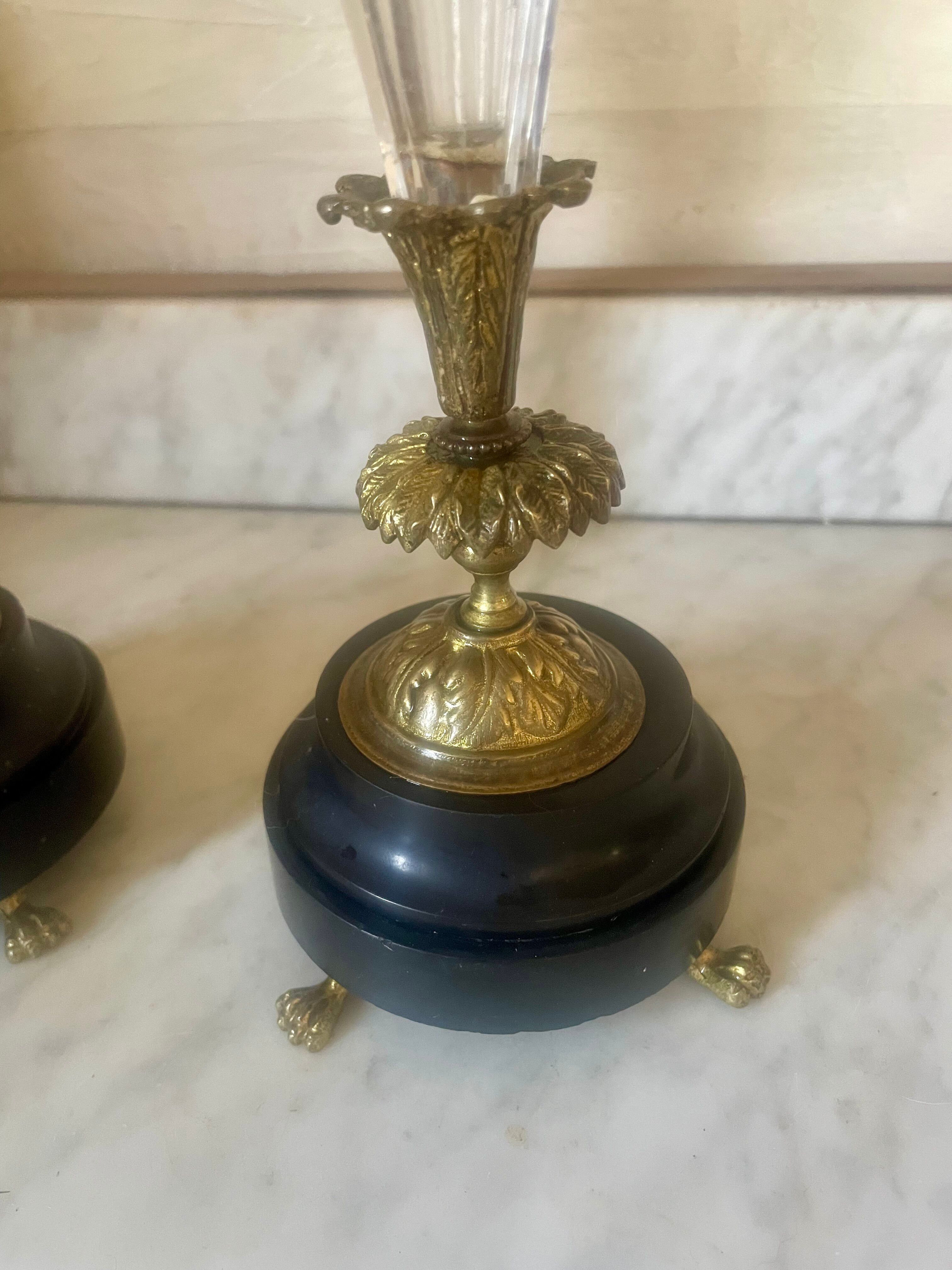 Paire de vases cornets cristal, onyx et bronze
