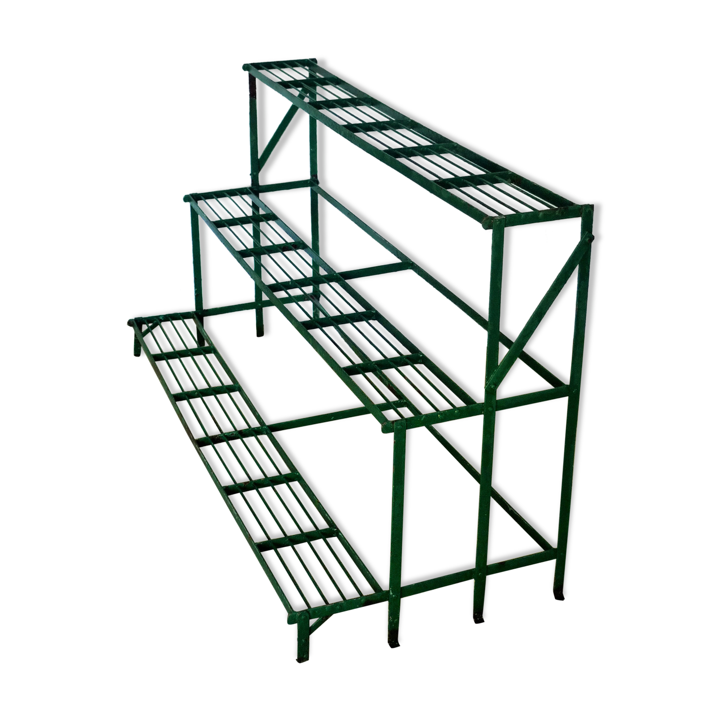 etagére staircase with metal plants