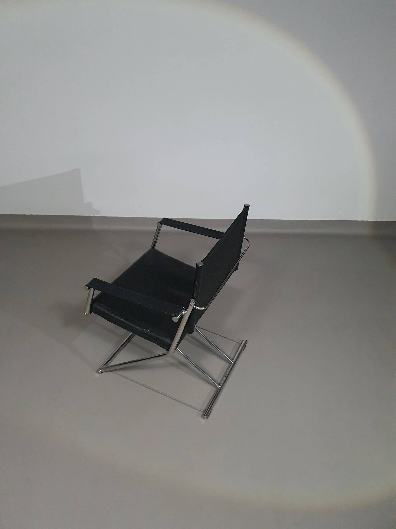 2 chaises pliantes en cuir chromé
