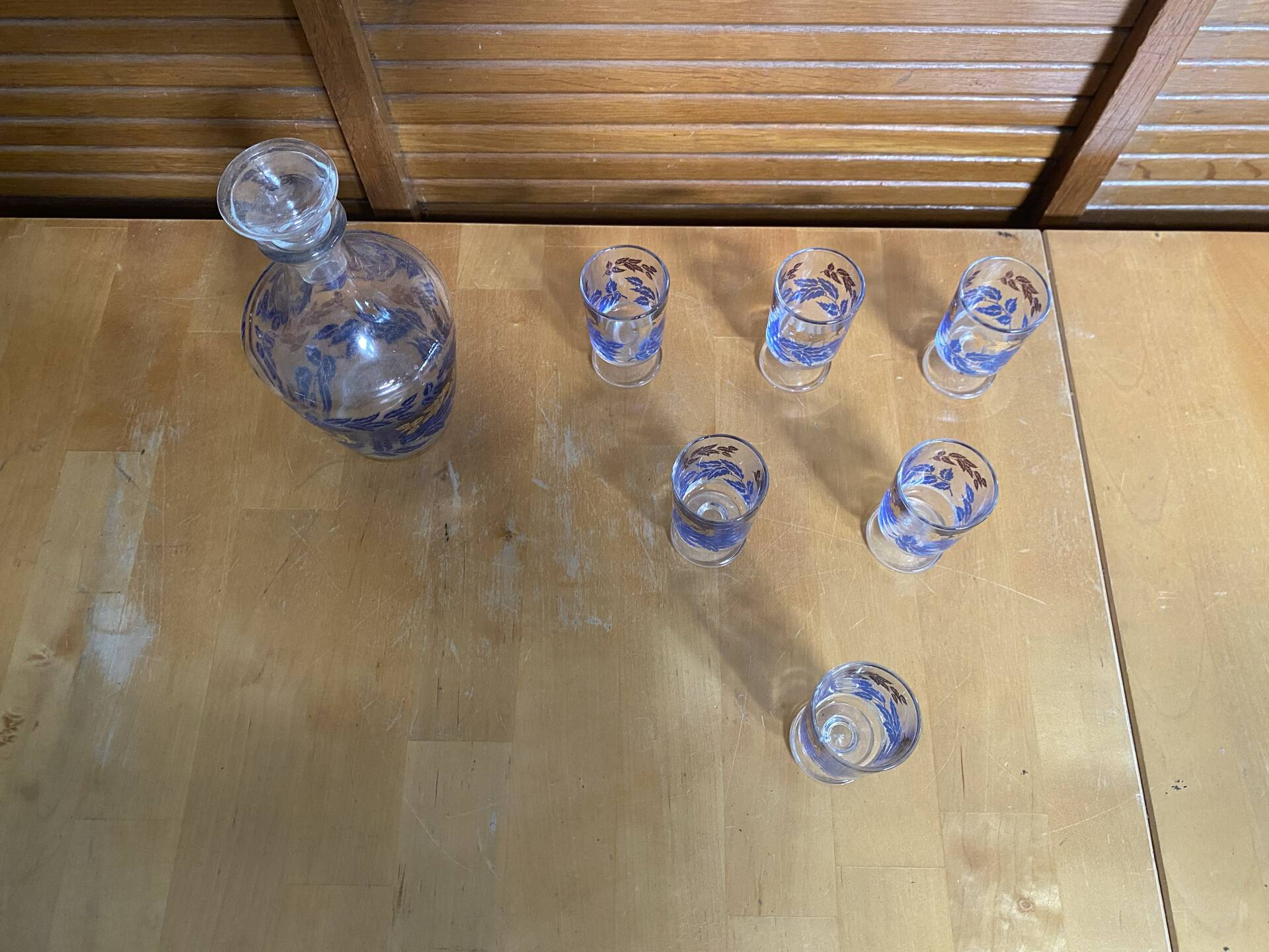 Service liqueur luminarc carafe + 6 verres verre moulé décor feuillage