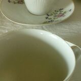 Porcelain coffee cups with barbel decoration