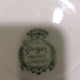 Singer tea cup with built-in tea filter