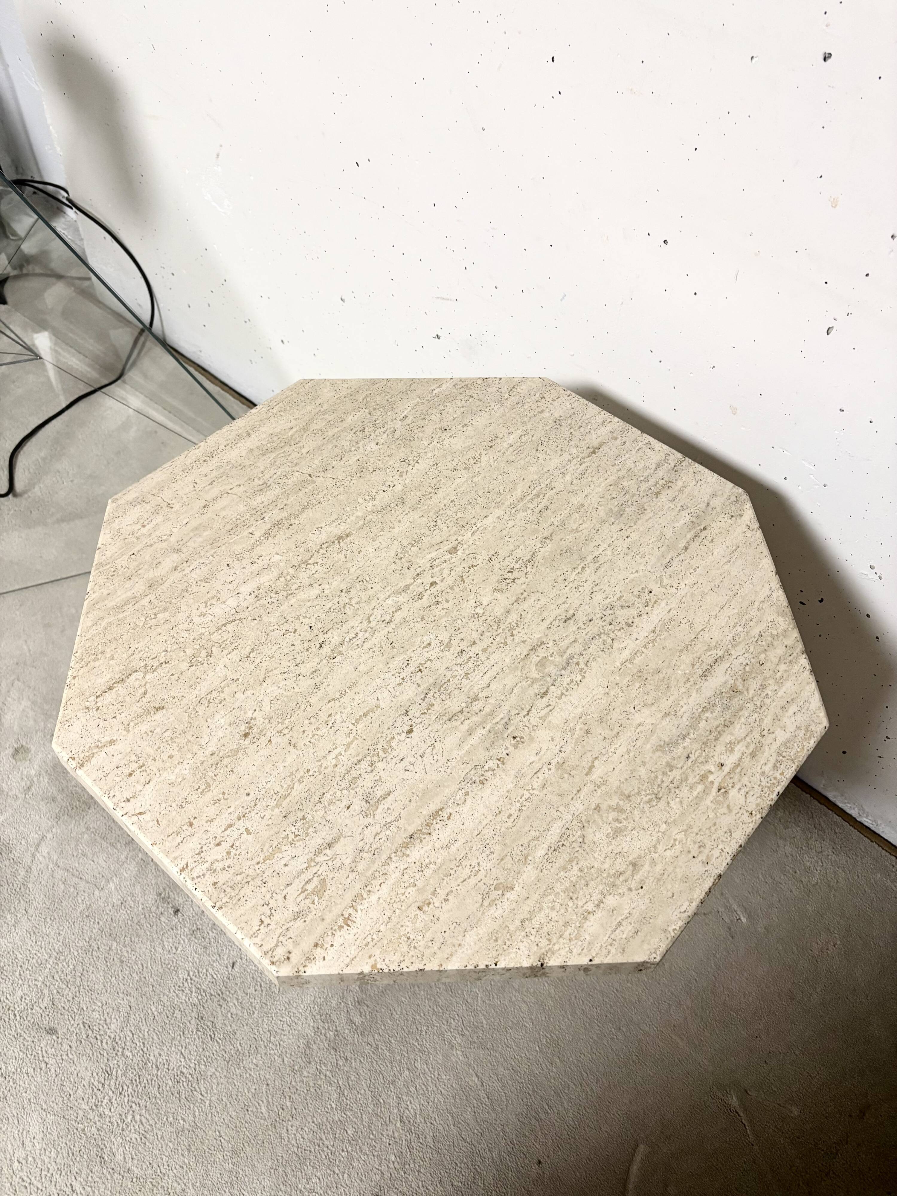 Guéridon octogonal en travertin 1970